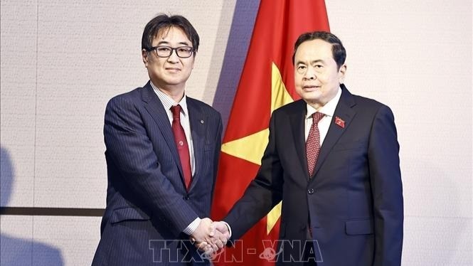 Председатель НС Чан Тхань Ман принял представителей Вьетнамско-японской экспертной ассоциации