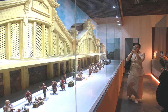 Внутри Центра координации творческой деятельности Ханоя