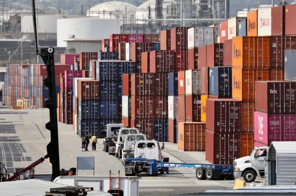 Содействие экономической дипломатии необходима координация действий между народом, предприятиями и местными властями