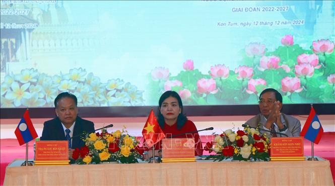 Укрепление сотрудничества между провинцией Контум и лаосскими провинциями Аттапеу и Секонг