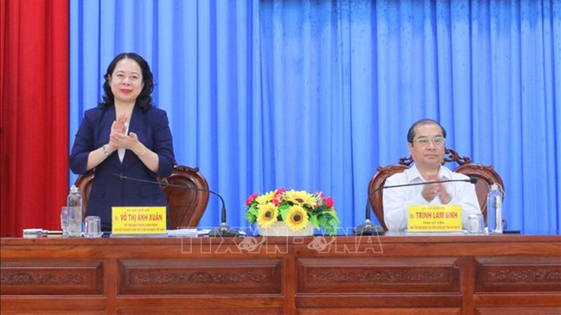 Вице-президент Во Тхи Ань Суан встретилась с избирателями провинции Анжанг