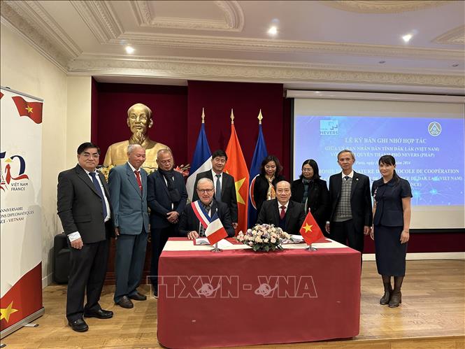 Развитие сотрудничества между провинцией Даклак и городом Невер Франция