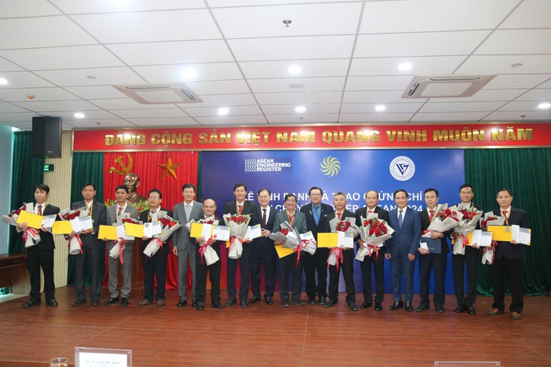 Еще 77 вьетнамских инженеров были признаны профессиональными инженерами АСЕАН
