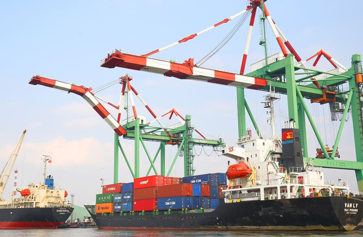 Внешнеторговый оборот в 2024 году стремится к достижению рекорда в 800 млрд долларов США