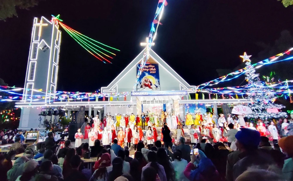 Жители плато Тэйнгуен с радостью встречают Рождество