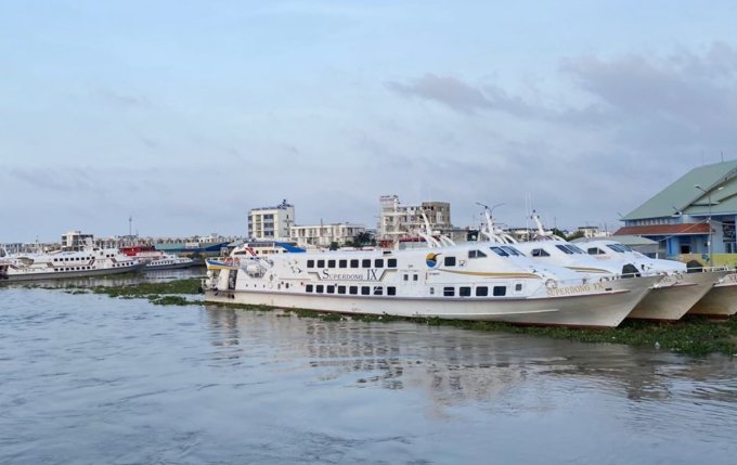 Скоростные суда отправляются на Фукуок в ночное время