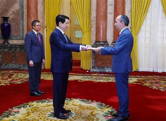 Президент Вьетнама принял новых послов Кубы, Зимбабве и Боливии