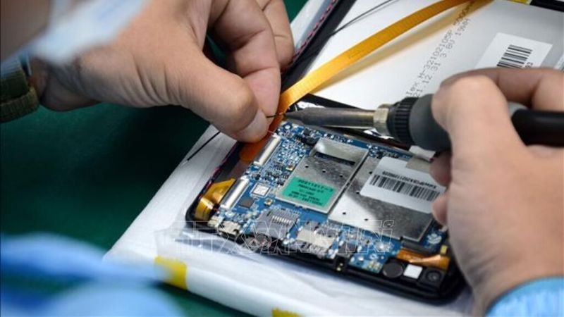 Реализация стратегии развития полупроводниковой промышленности и управления искусственным интеллектом во Вьетнаме