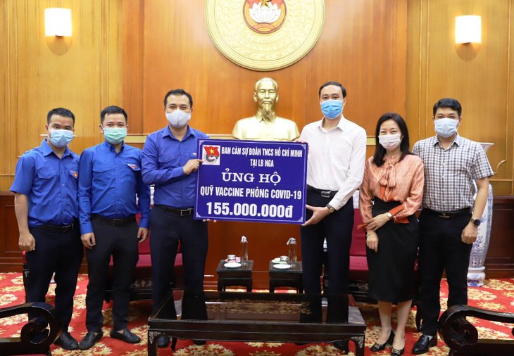 Jóvenes vietnamitas en Rusia donan al Fondo de Vacunas contra la COVID-19