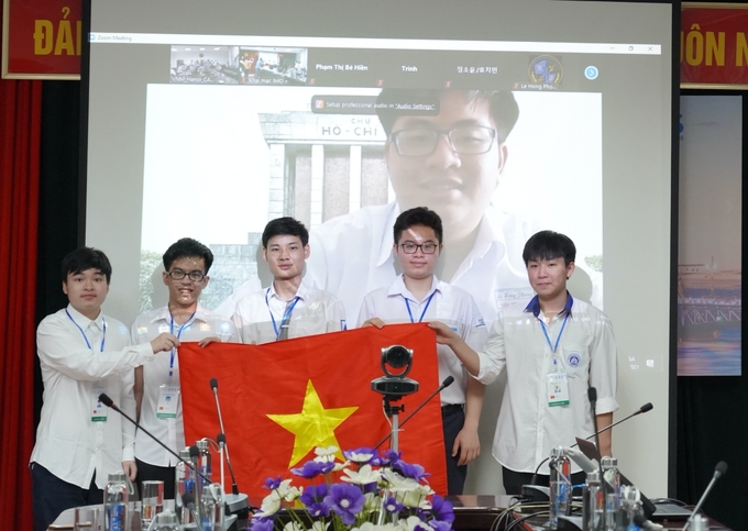 Alumnos vietnamitas ganan medallas en las Olimpiadas Internacionales de Matemáticas y Física