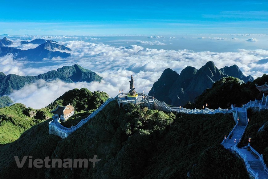 Paisaje del mar de nubes desde el “techo” de Vietnam
