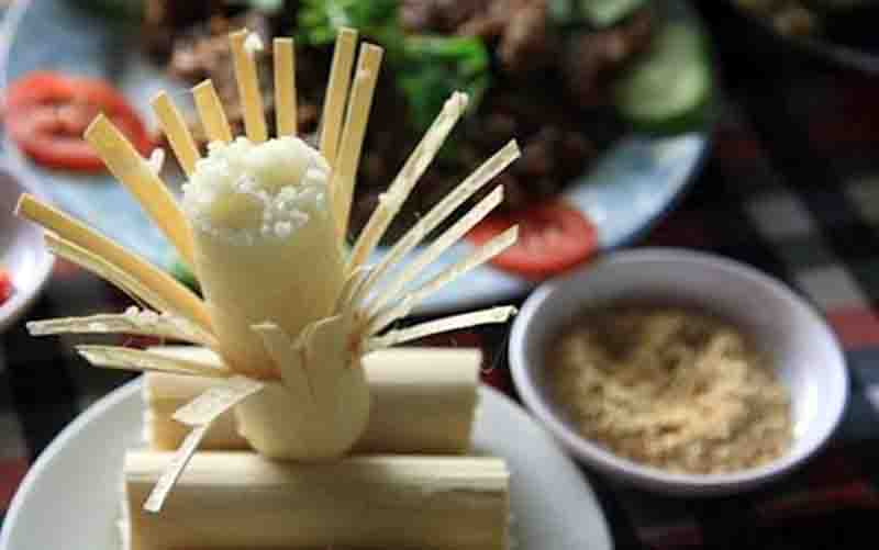 Arroz en cañas de bambú, un especial manjar de la etnia Muong