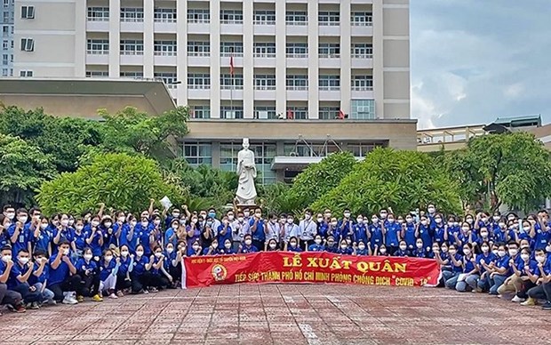 Cientos de médicos de Hanoi apoyan lucha antipandémica en el sur de Vietnam