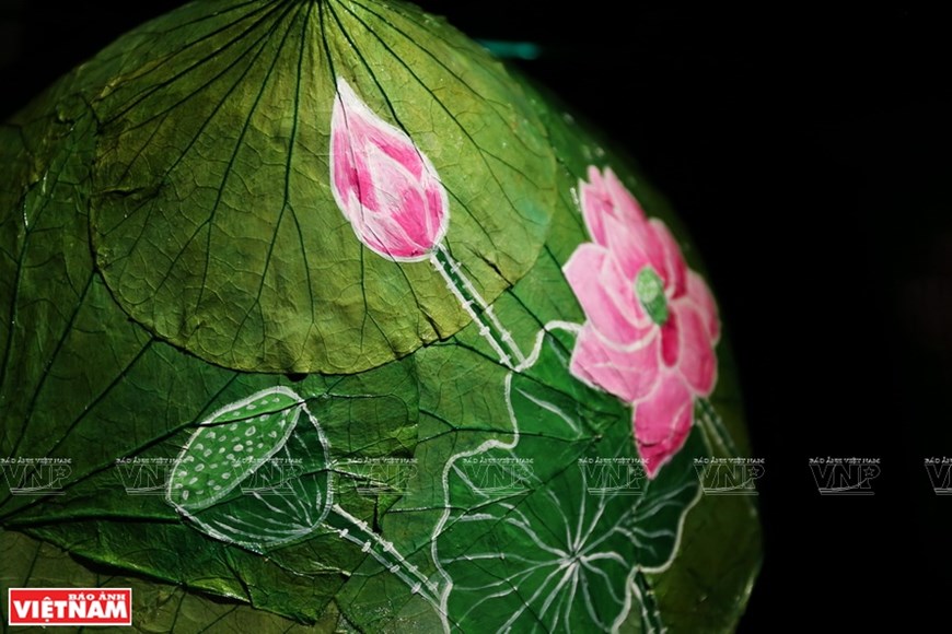 Pinturas sobre hojas de loto reflejan la identidad cultural de Vietnam
