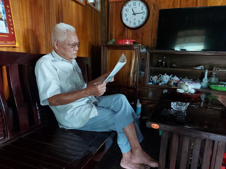 Cariño de los grupos étnicos de Viet Bac por el presidente Ho Chi Minh