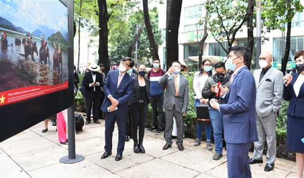 Inaugurada una exposición fotográfica sobre Vietnam en México