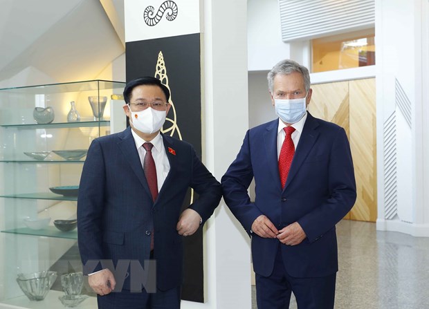 El líder del Legislativo conversa con el presidente de Finlandia