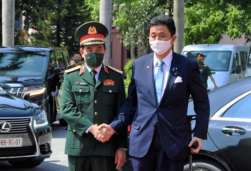 Los ministros de Defensa de Vietnam y Japón acuerdan desarrollar vínculos bilaterales en la nueva coyuntura