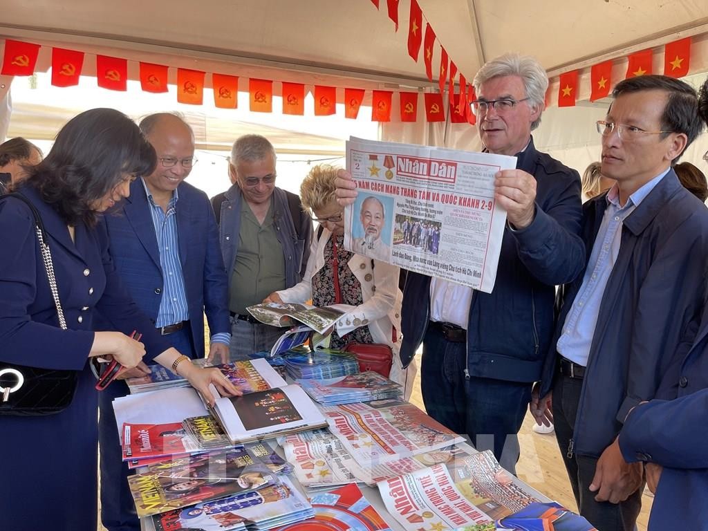 Presentación de la imagen de Vietnam en el festival del diario francés L’Humanité