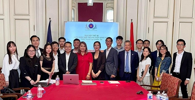 Establecimiento de la Asociación de estudiantes vietnamitas en Europa