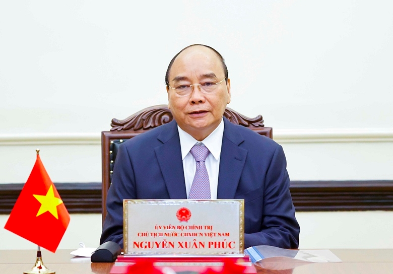 El Presidente de Vietnam conversa con el primer ministro de Japón