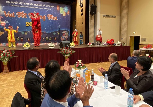 Festival del Medio Otoño para niños vietnamitas en la República Checa