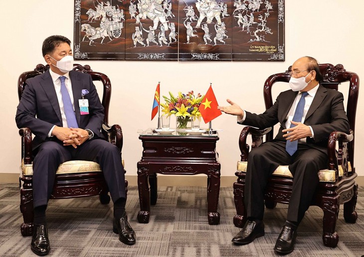 El presidente Nguyen Xuan Phuc se reúne con dirigentes de otros países durante su visita a Estados Unidos