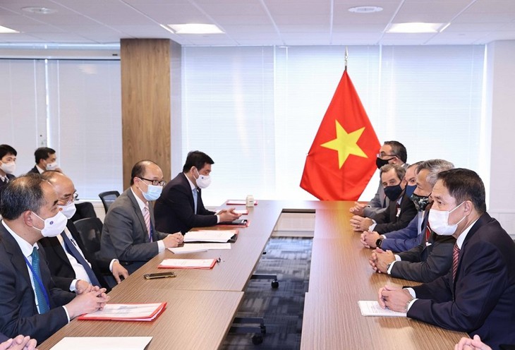 Vietnam contribuye a la solidaridad y cooperación internacional por un mundo pacífico