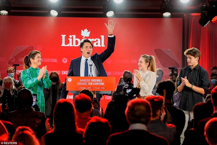 El primer ministro felicita a su homólogo Justin Trudeau por la victoria del Partido Liberal