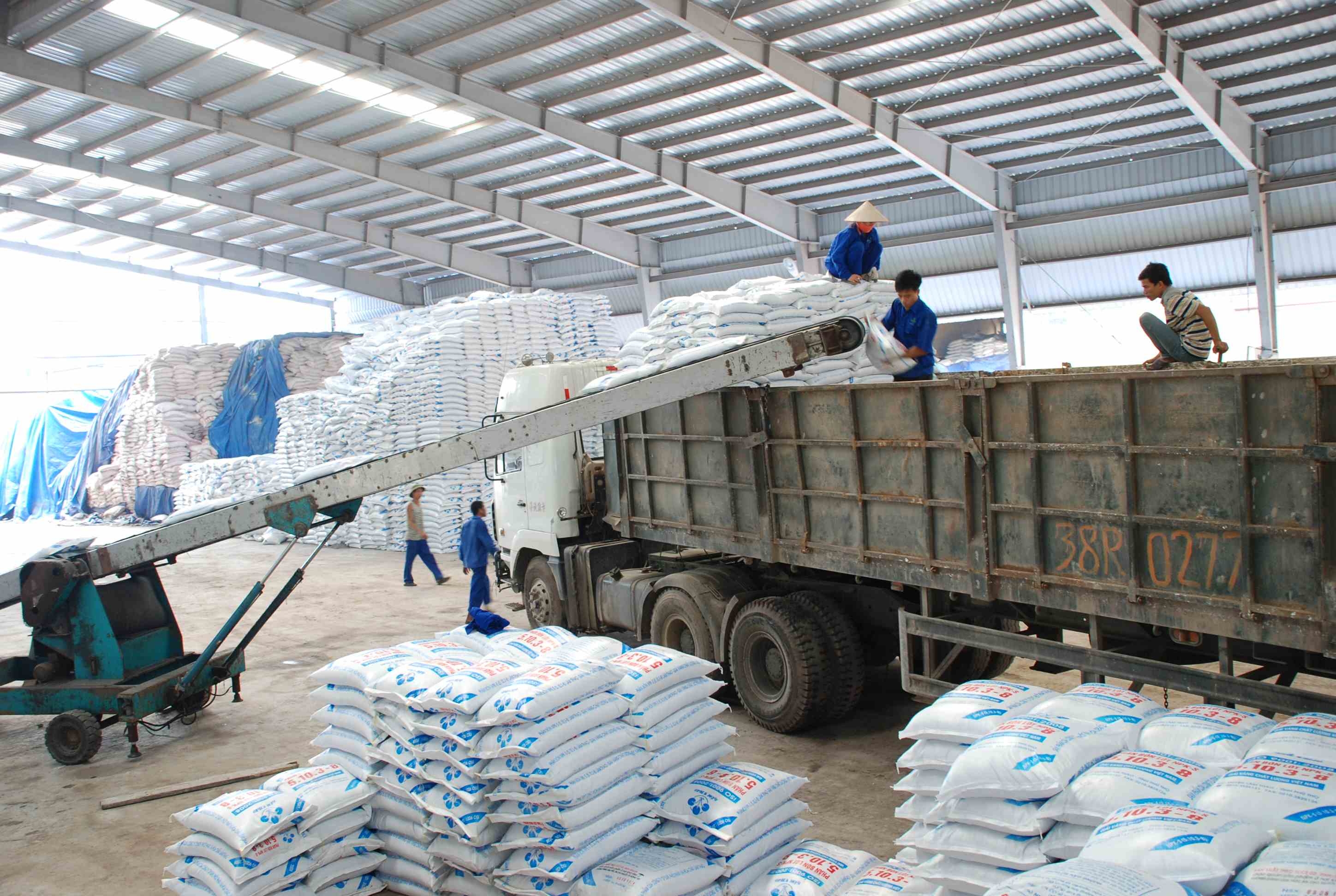 Más de 800 000 toneladas de fertilizantes, exportados en los primeros ocho meses del año