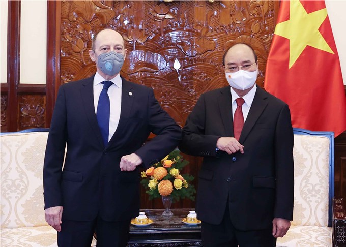 El embajador de Uruguay propone afianzar la cooperación comercial con Vietnam