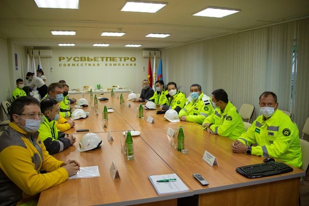 El embajador vietnamita en Rusia inspecciona las actividades mixtas de Rusvietpetro