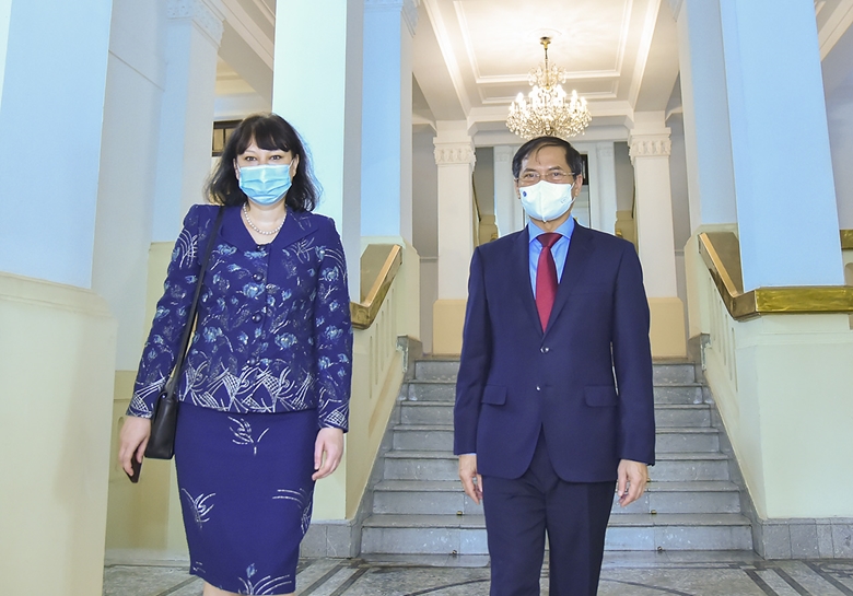 Afianzamiento de las relaciones de cooperación entre Vietnam y Rumania