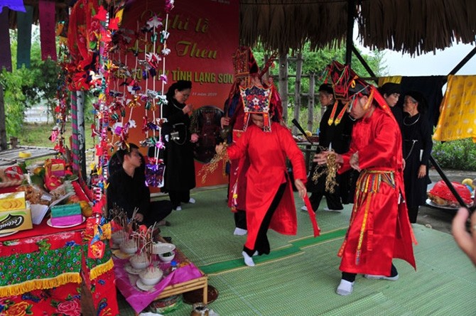 Peculiar danza Then de las etnias Tay, Nung y Thai de Vietnam
