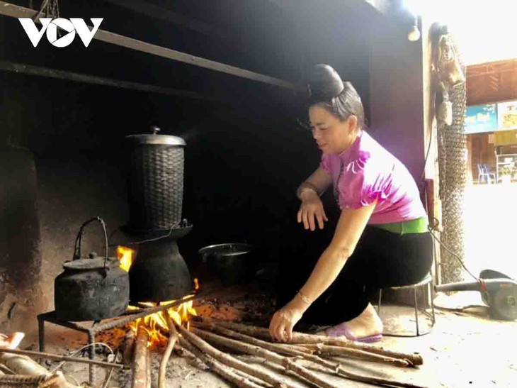 La olla para cocinar arroz glutinoso, una herramienta primordial de la etnia Thai