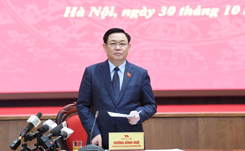 El líder del Legislativo orienta el desarrollo de Hanói