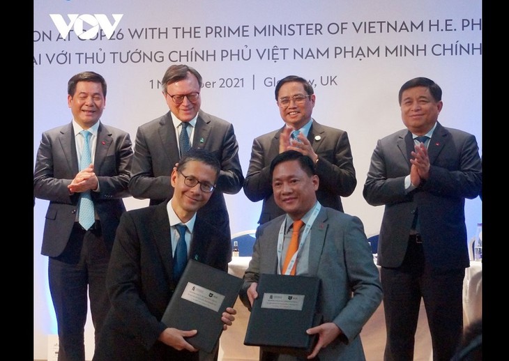 El primer ministro Pham Minh Chinh incentiva las inversiones extranjeras con alta tecnología