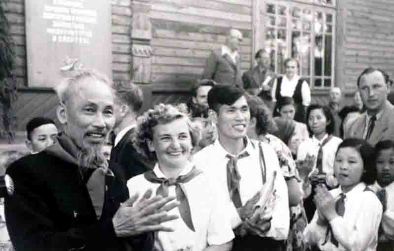 Presidente Ho Chi Minh, unión de la Revolución vietnamita con la Revolución de Octubre de Rusia