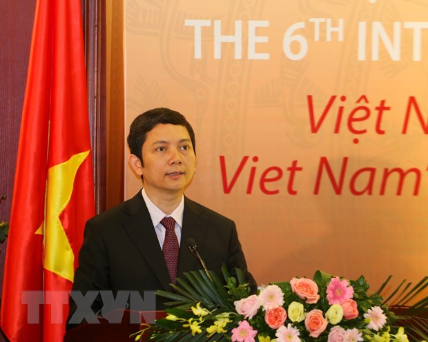 El Presidente de la Academia de Ciencias Sociales de Vietnam, condecorado con la Orden de la Estrella de Italia