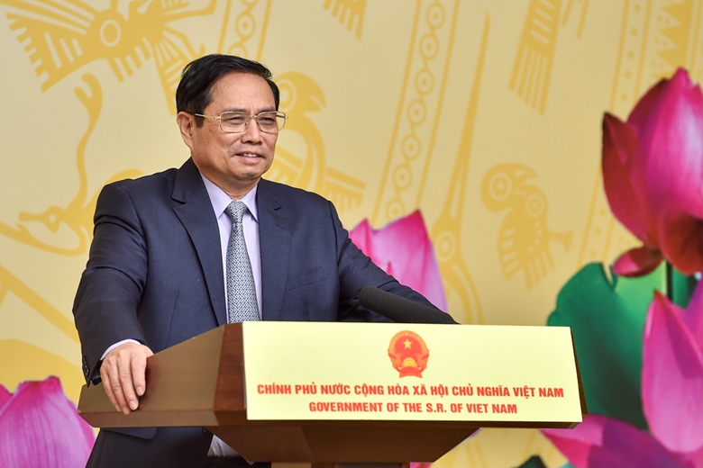 El primer ministro Pham Minh Chinh reafirma la importancia de la educación con motivo del Día del Maestro