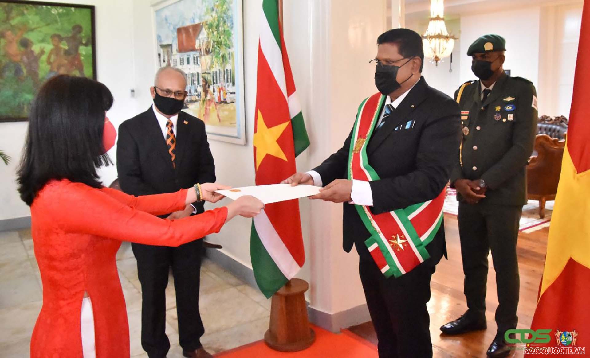Vietnam dispuesto a promover la amistad y la cooperación con Surinam