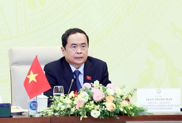 El vicepresidente permanente del Parlamento Tran Thanh Man asiste al ASEP 11