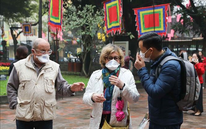 ¿Cuáles son los requisitos sanitarios que deben cumplir los visitantes internacionales para entrar en Vietnam