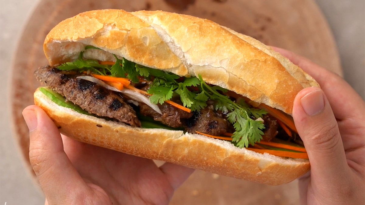 Diario francés califica al Banh mi vietnamita como fuerte rival de la hamburguesa
