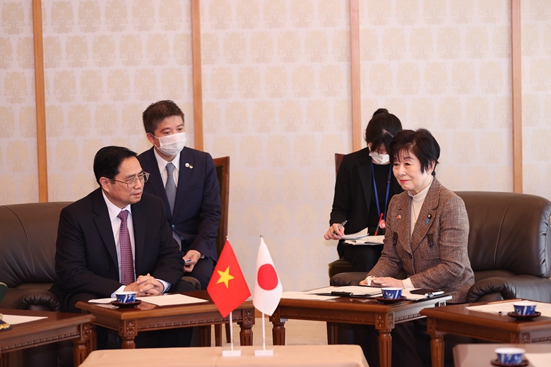 El primer ministro se reúne con la presidenta del Senado de Japón