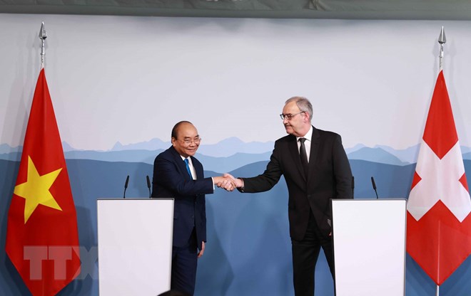 Informe sobre la reunión entre los presidentes de Vietnam y Suiza