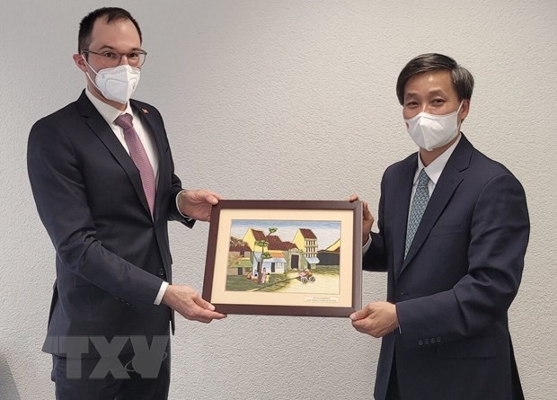 Vietnam y Suiza fomentan la cooperación jurídica