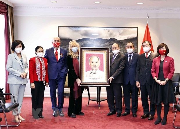 El presidente Nguyen Xuan Phuc se reúne con la Cónsul Honoraria de Vietnam en Turín
