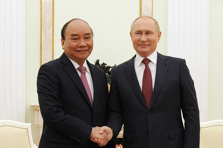 El jefe de Estado mantiene conversaciones con su homólogo ruso Vladimir Putin