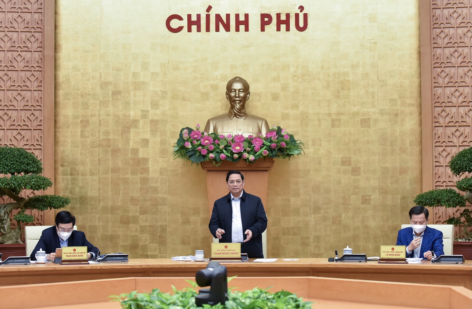 El primer ministro orienta el desarrollo socioeconómico frente a la COVID-19